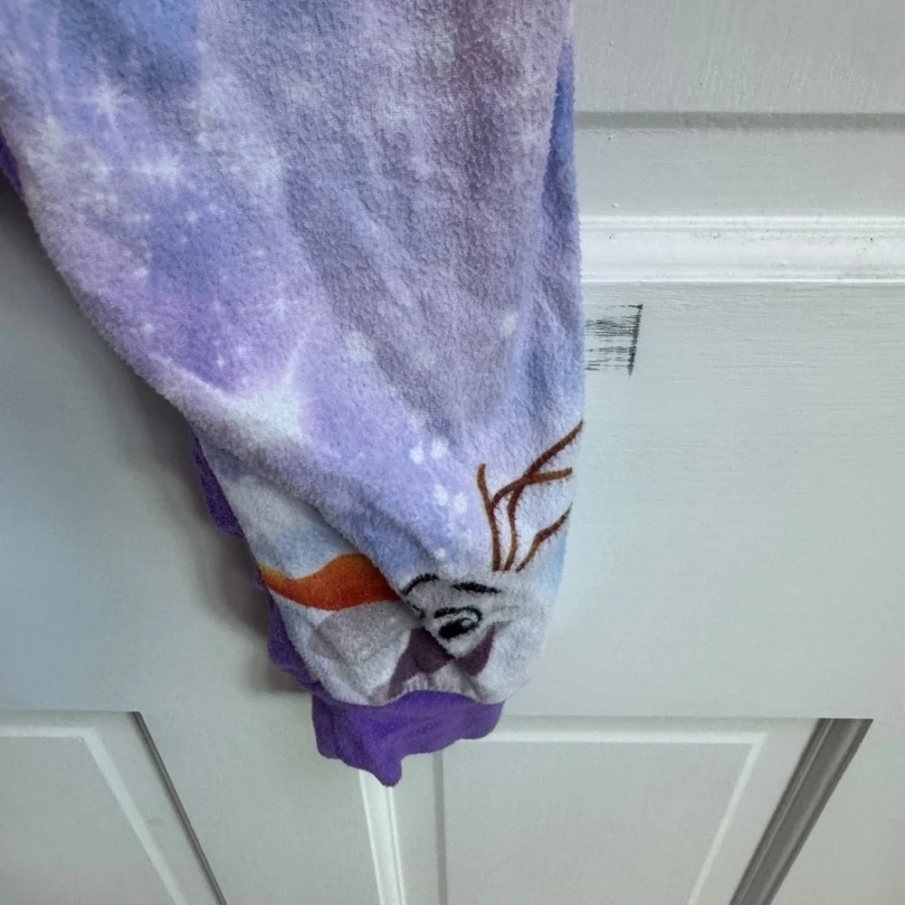 Disney Frozen XS Girls Size 4 Elsa & Anna Fleece Footie Pajama Purple and White - Picture 3 of 5